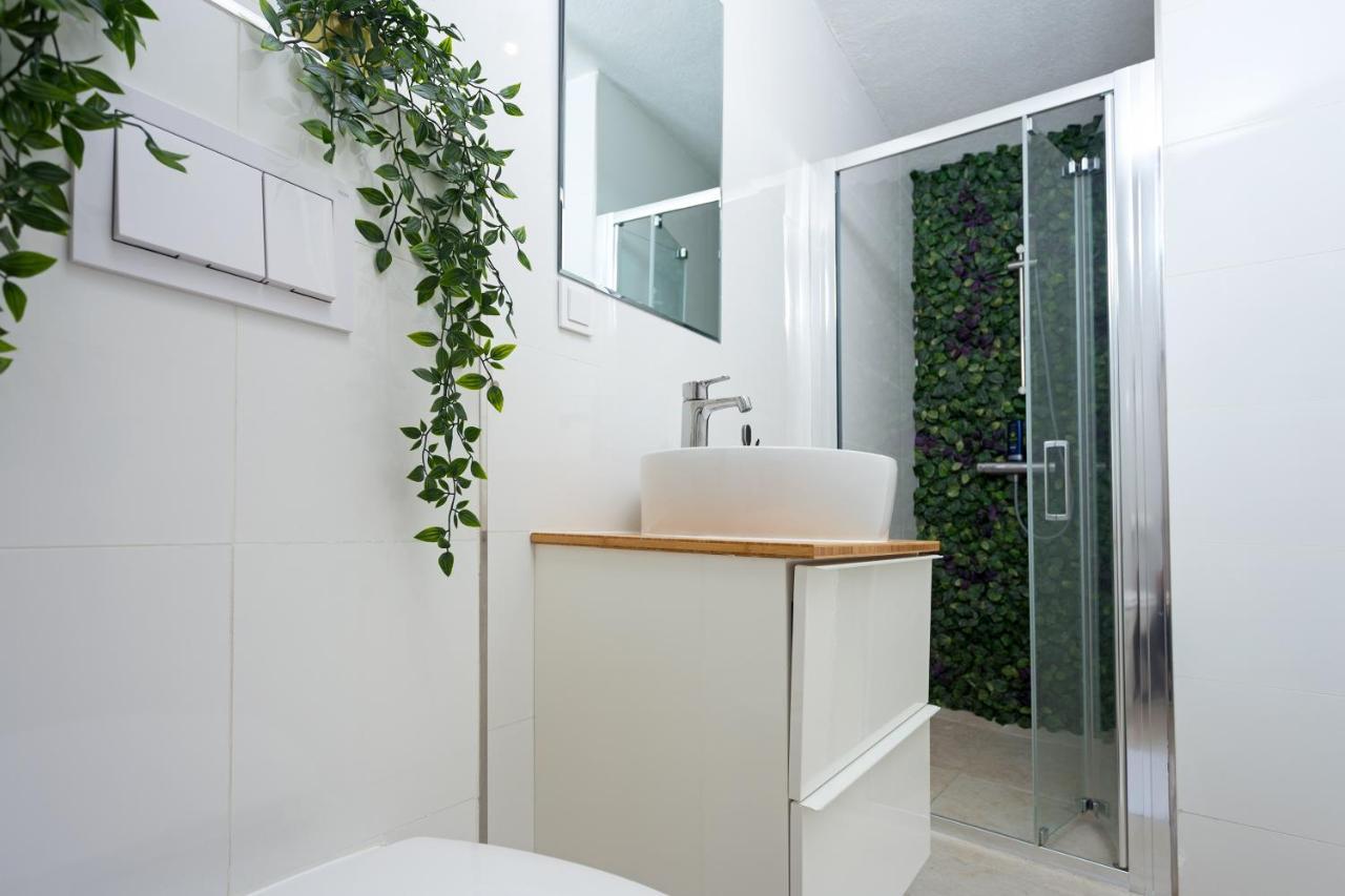 Apartment And Studios Happy Place Hvar Town Exteriör bild