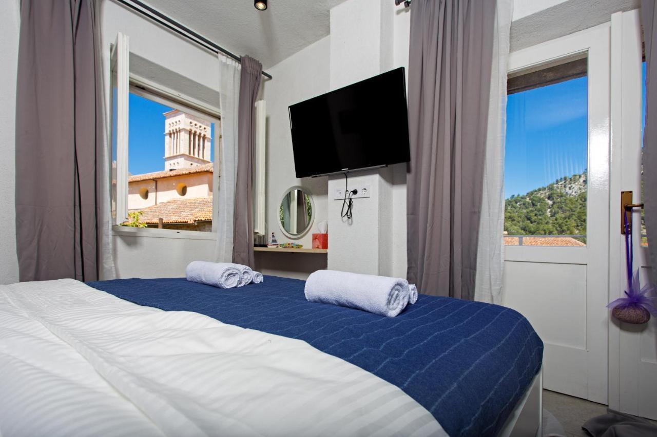 Apartment And Studios Happy Place Hvar Town Exteriör bild