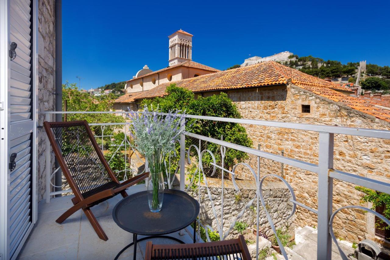 Apartment And Studios Happy Place Hvar Town Exteriör bild