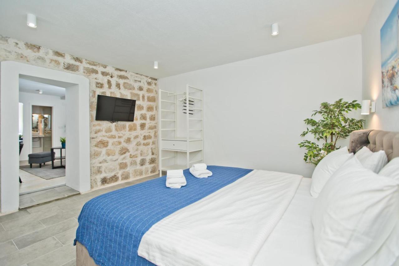 Apartment And Studios Happy Place Hvar Town Exteriör bild