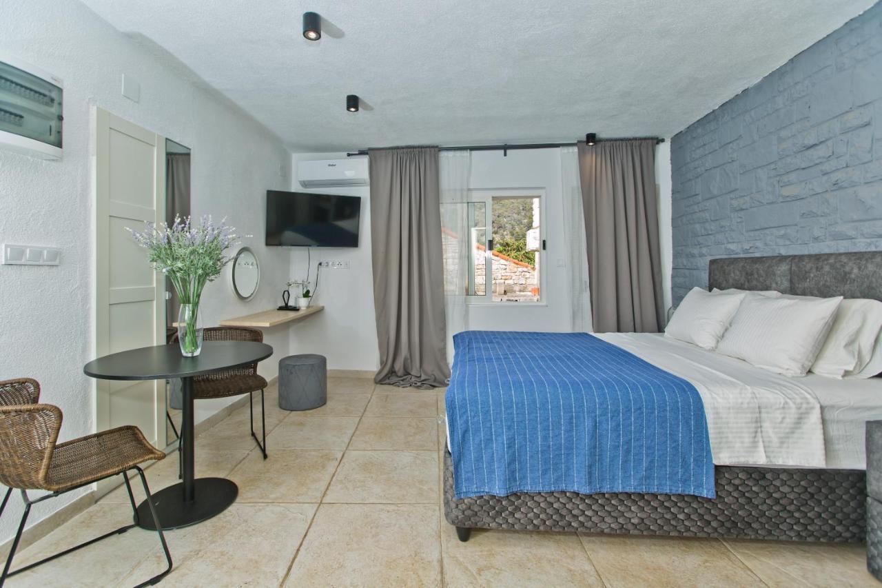 Apartment And Studios Happy Place Hvar Town Exteriör bild